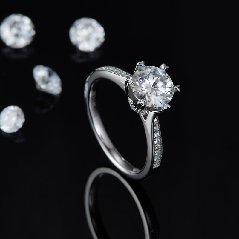 Polaris Round Cut Moissanite Ring