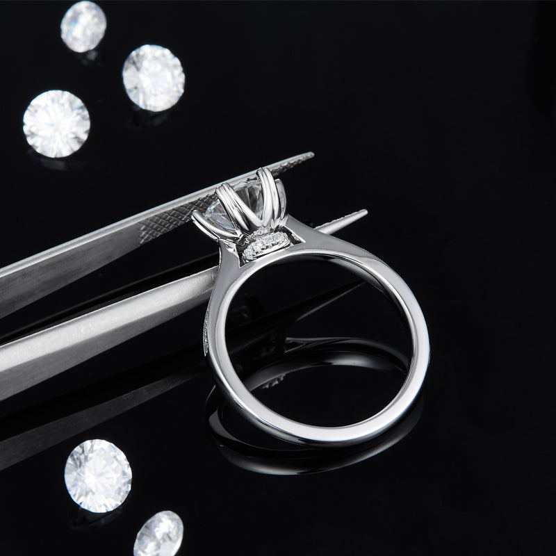 Polaris Round Cut Moissanite Ring