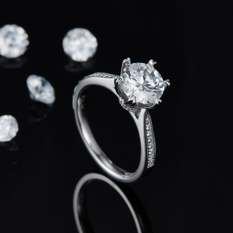 Polaris Round Cut Moissanite Ring