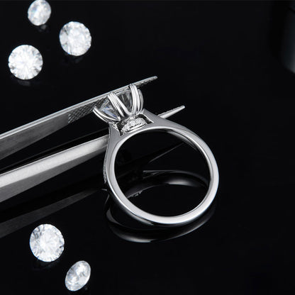 Polaris Round Cut Moissanite Ring