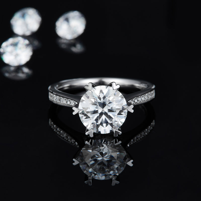 Polaris Round Cut Moissanite Ring