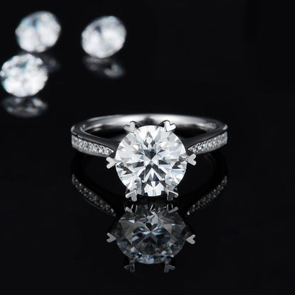 Polaris Round Cut Moissanite Ring