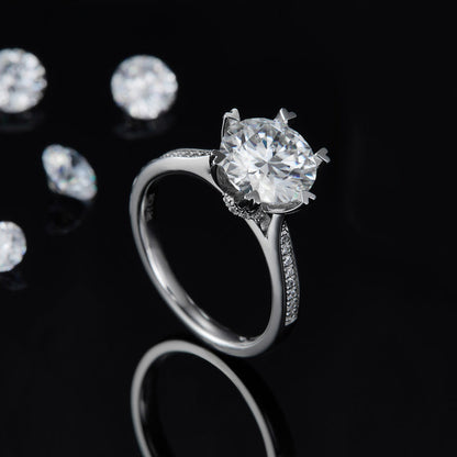 Polaris Round Cut Moissanite Ring