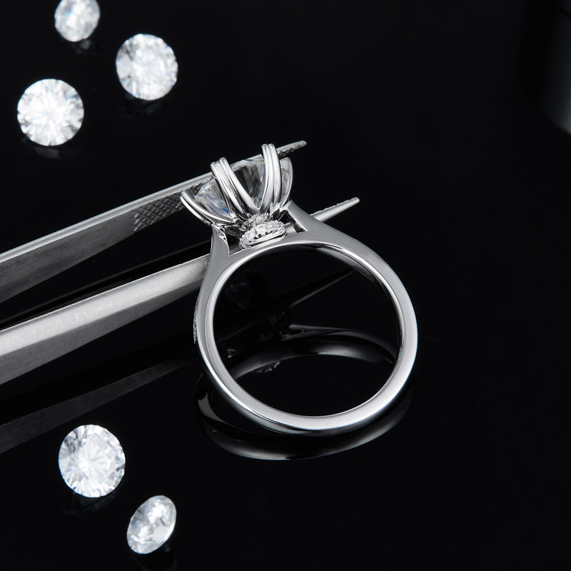 Polaris Round Cut Moissanite Ring