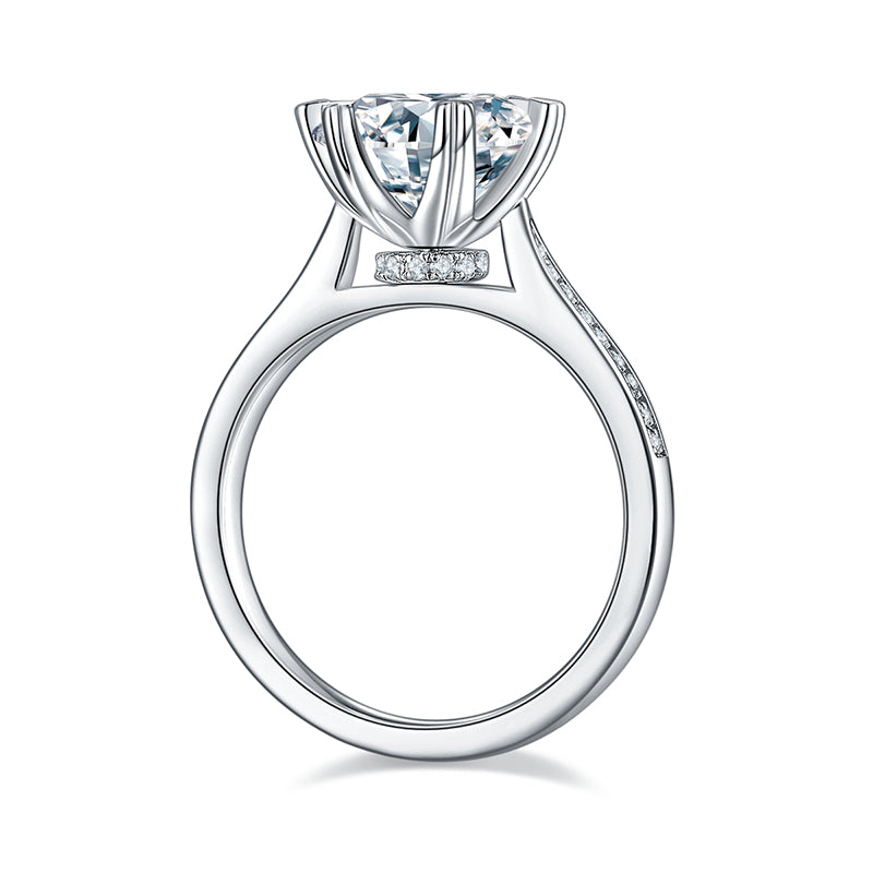 Polaris Round Cut Moissanite Ring