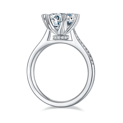 Polaris Round Cut Moissanite Ring